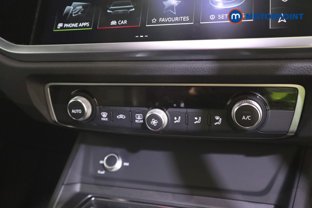 Audi Q3 Black Edition Manual Petrol SUV - Stock Number (1628938) - 8th supplementary image