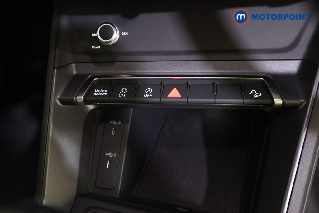 Audi Q3 Black Edition Manual Petrol SUV - Stock Number (1628938) - 10th supplementary image