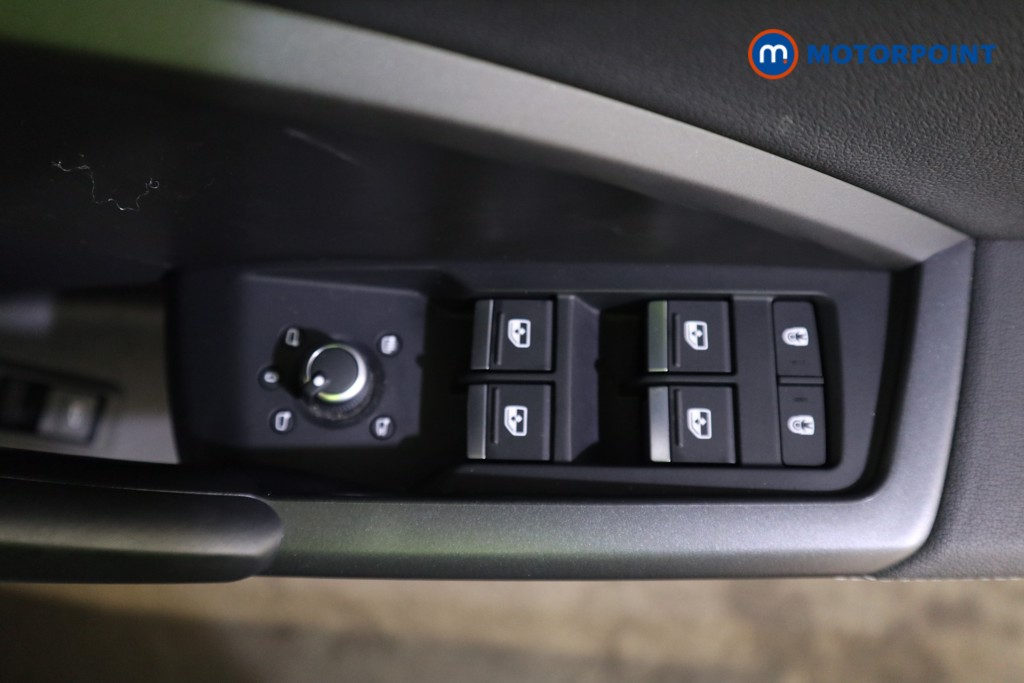 Audi Q3 Black Edition Manual Petrol SUV - Stock Number (1628938) - 17th supplementary image