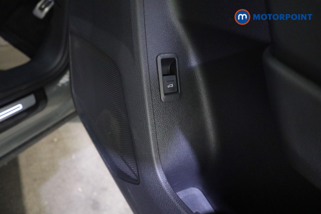 Audi Q3 Black Edition Manual Petrol SUV - Stock Number (1628938) - 19th supplementary image