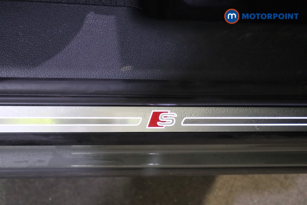 Audi Q3 Black Edition Manual Petrol SUV - Stock Number (1628938) - 20th supplementary image