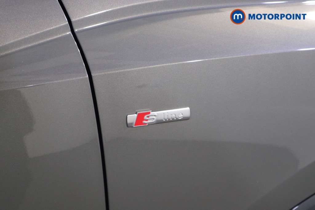 Audi Q3 Black Edition Manual Petrol SUV - Stock Number (1628938) - 40th supplementary image