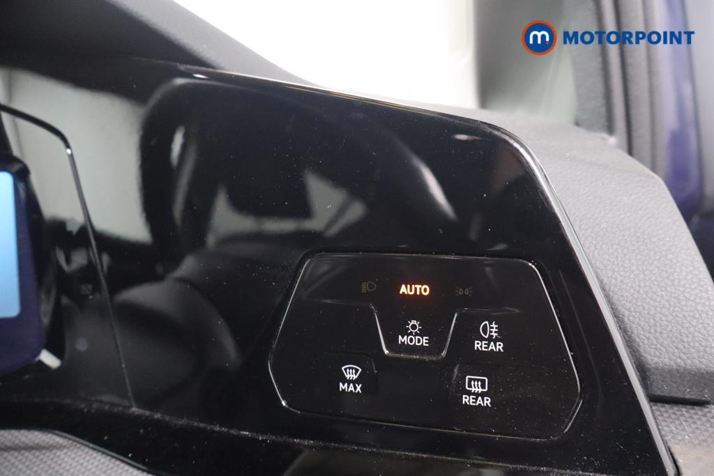 Volkswagen Golf Active Automatic Diesel Hatchback - Stock Number (1629231) - 13th supplementary image