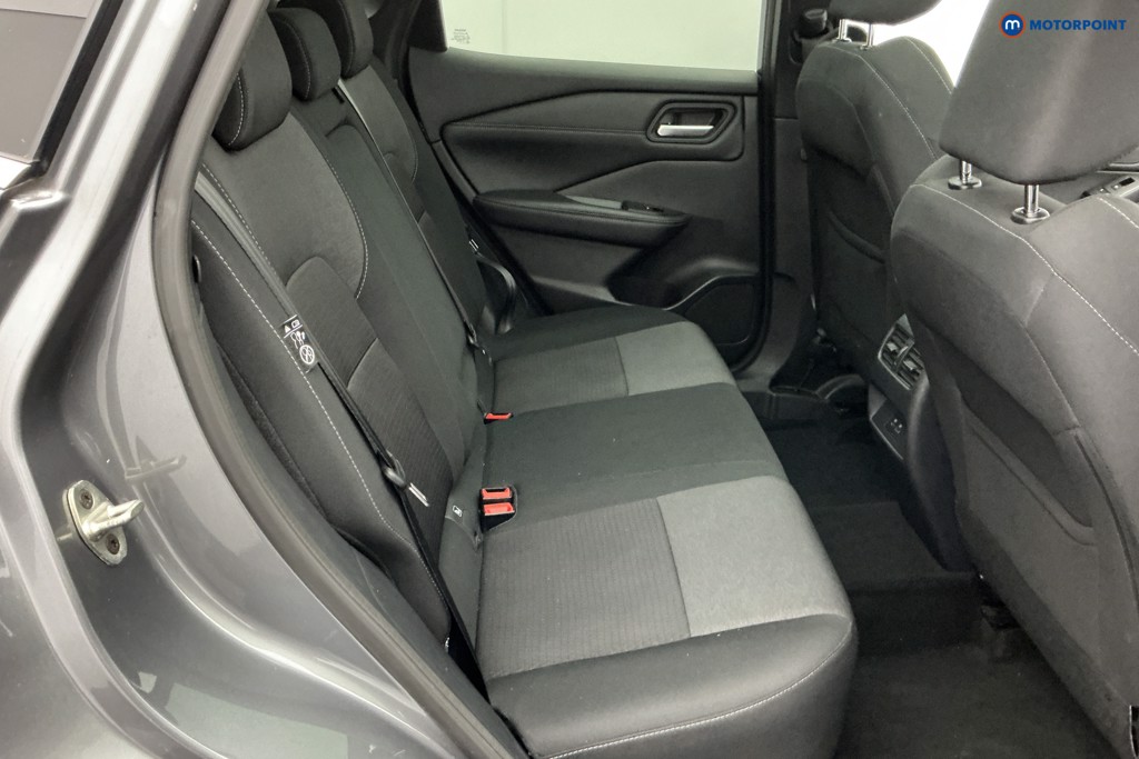 Nissan Qashqai N-Connecta Manual Petrol SUV - Stock Number (1630469) - 4th supplementary image
