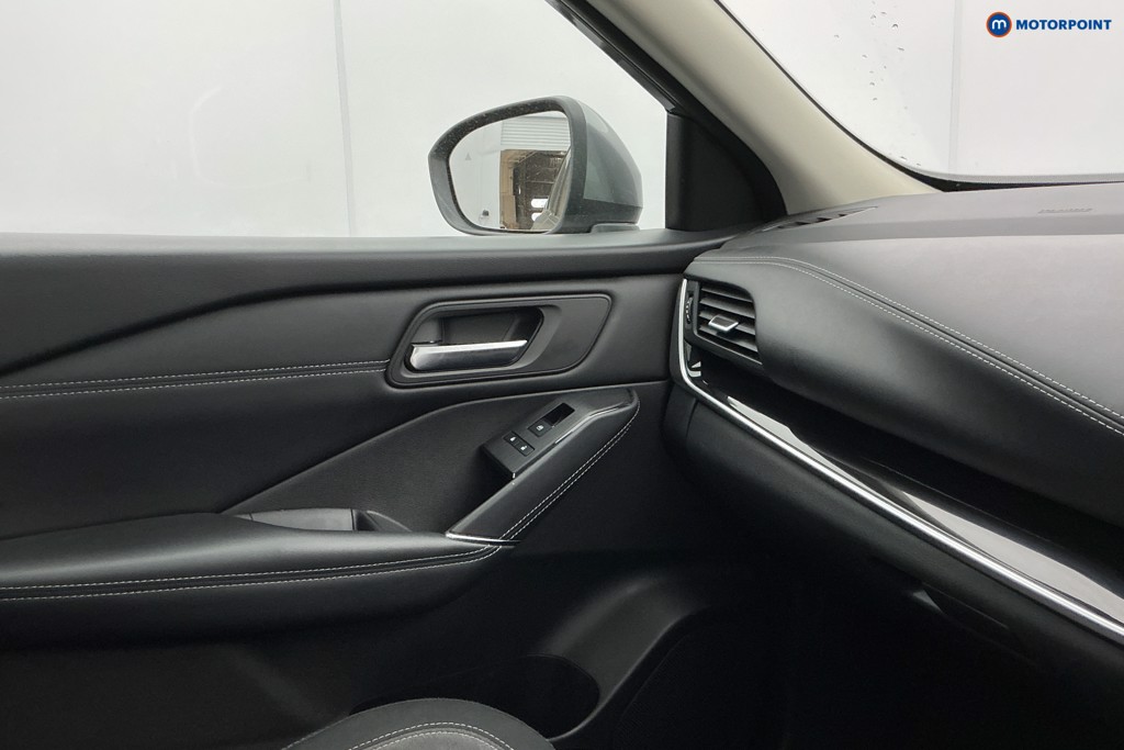 Nissan Qashqai N-Connecta Manual Petrol SUV - Stock Number (1630469) - 23rd supplementary image
