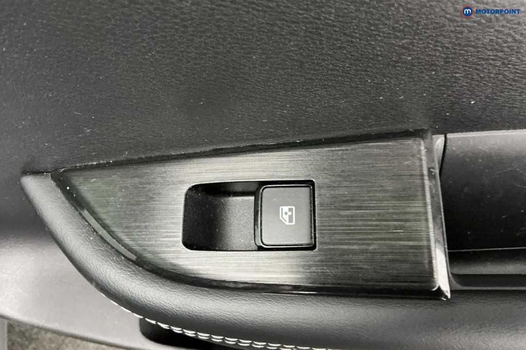 Nissan Qashqai N-Connecta Manual Petrol SUV - Stock Number (1630469) - 32nd supplementary image