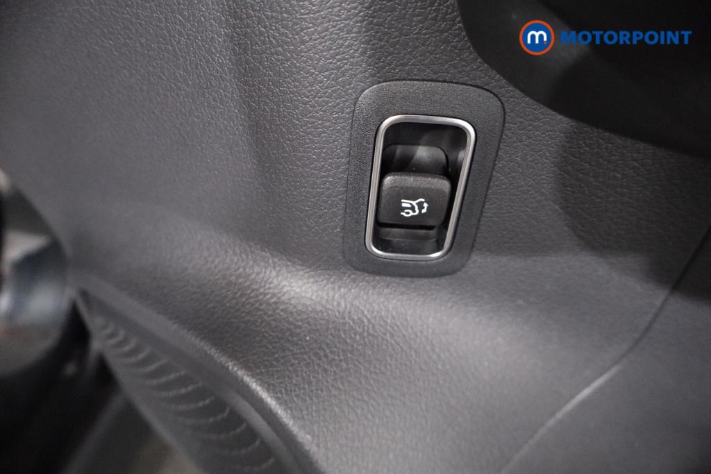 Mercedes-Benz GLA Amg Line Automatic Petrol SUV - Stock Number (1630712) - 12th supplementary image