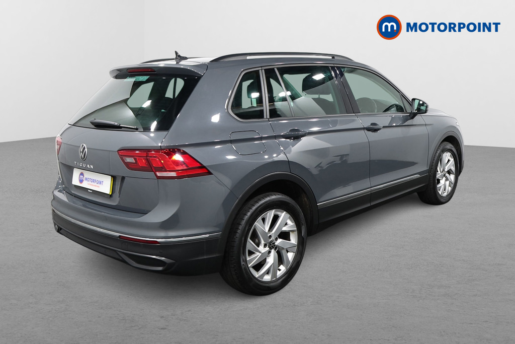 Volkswagen Tiguan Life Automatic Petrol SUV - Stock Number (1632661) - Drivers side rear corner