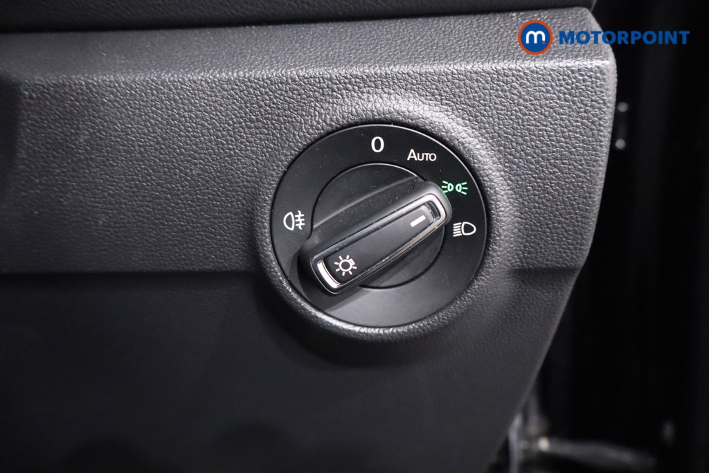 Volkswagen T-Roc R-Line Manual Petrol SUV - Stock Number (1633300) - 17th supplementary image