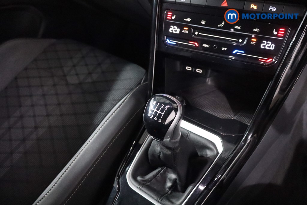 Volkswagen T-Roc R-Line Manual Petrol SUV - Stock Number (1633300) - 21st supplementary image