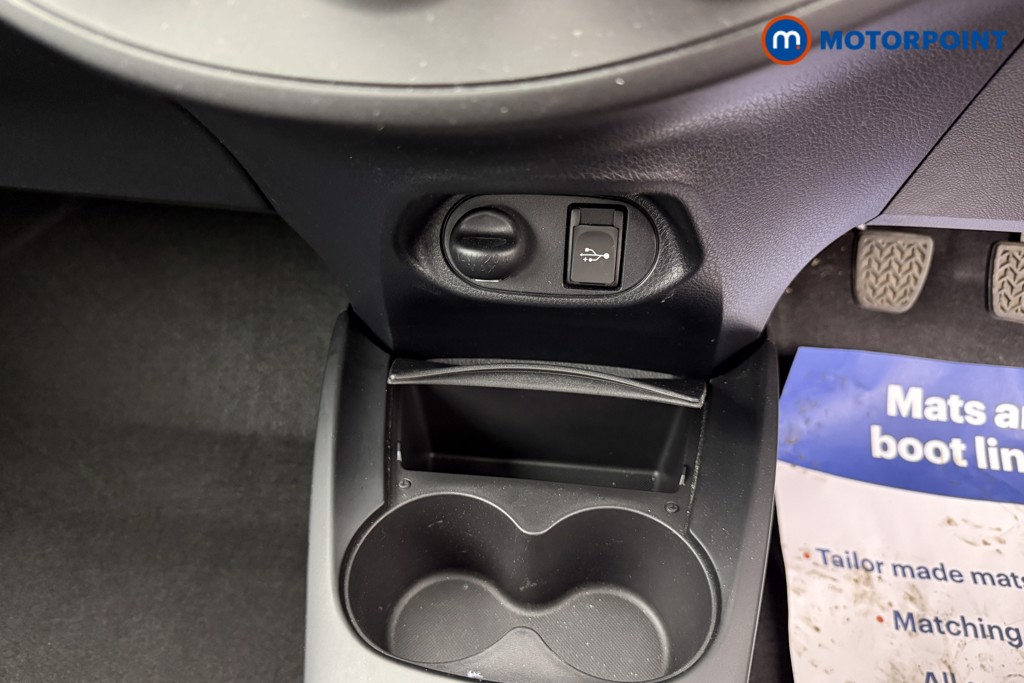 Toyota Yaris Icon Tech Manual Petrol Hatchback - Stock Number (1623597) - 12th supplementary image