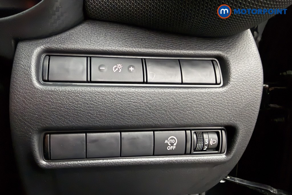 Nissan Juke N-Connecta Automatic Petrol SUV - Stock Number (1628808) - 5th supplementary image