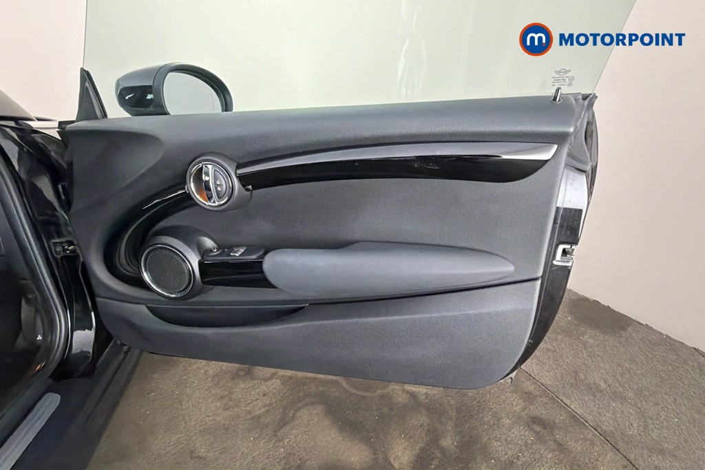 Mini Hatchback Cooper Exclusive Manual Petrol Hatchback - Stock Number (1629043) - 19th supplementary image