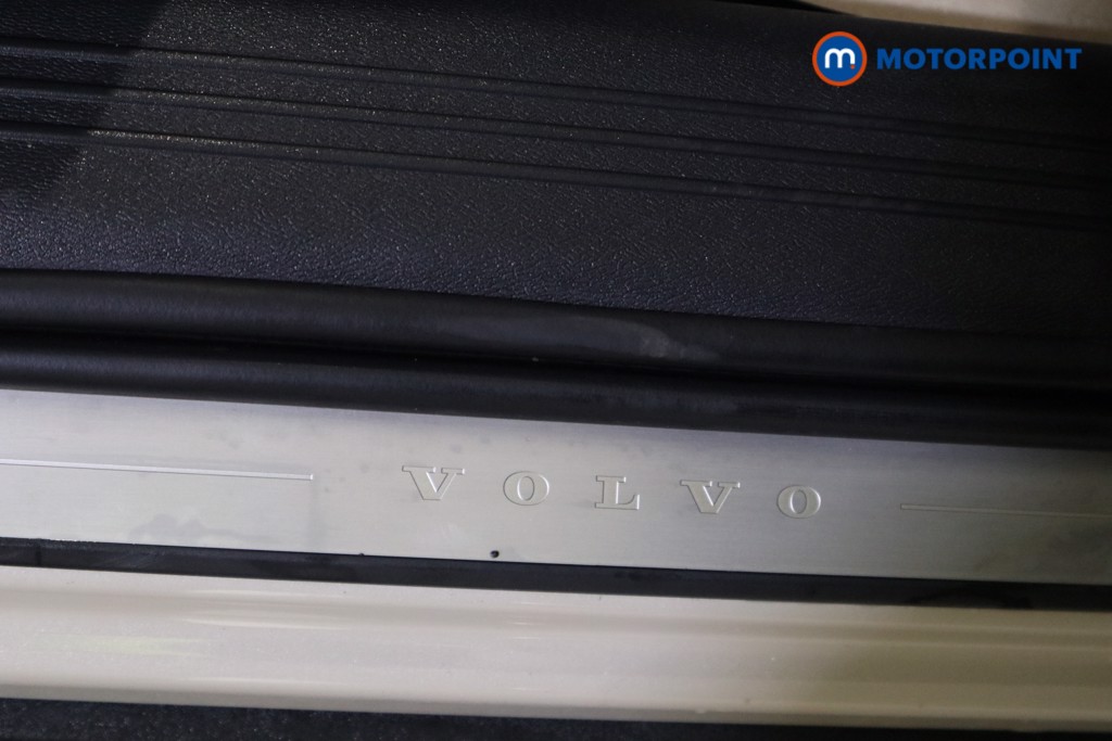 Volvo Xc40 Plus Automatic Petrol SUV - Stock Number (1629534) - 17th supplementary image