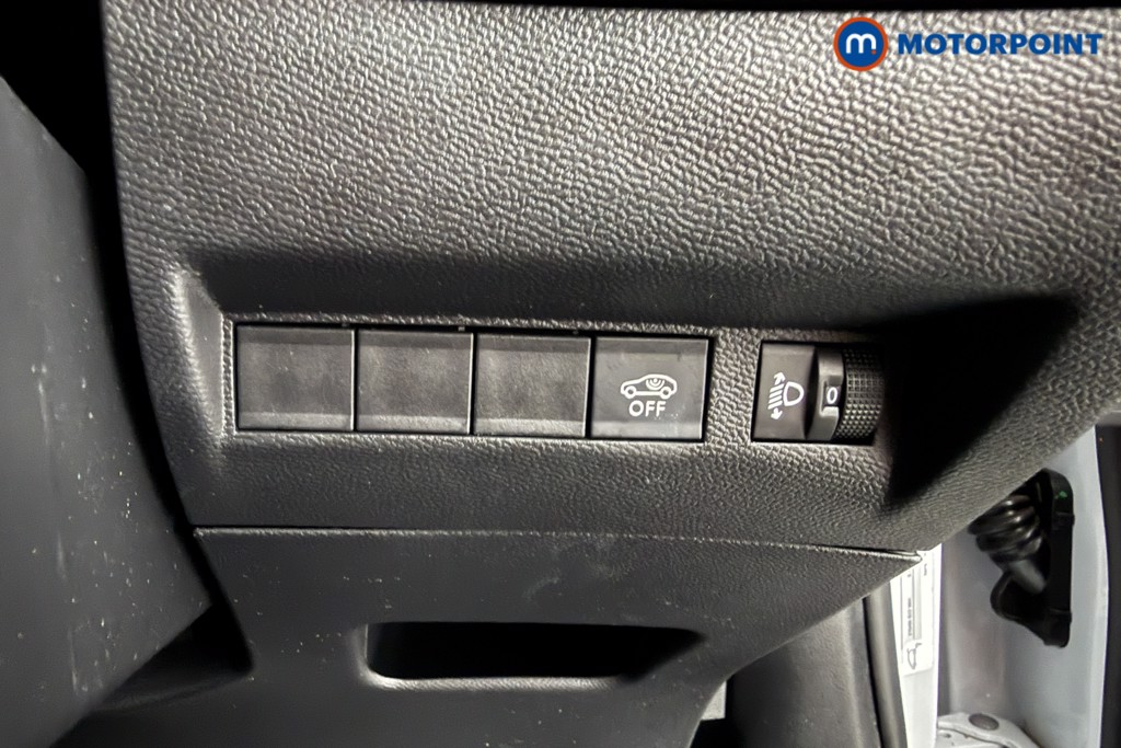 Peugeot 2008 Allure Manual Petrol SUV - Stock Number (1630229) - 5th supplementary image