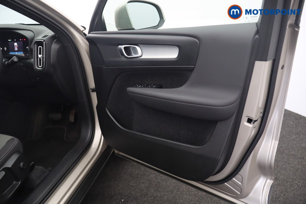 Volvo Xc40 Core Automatic Petrol SUV - Stock Number (1630753) - 15th supplementary image