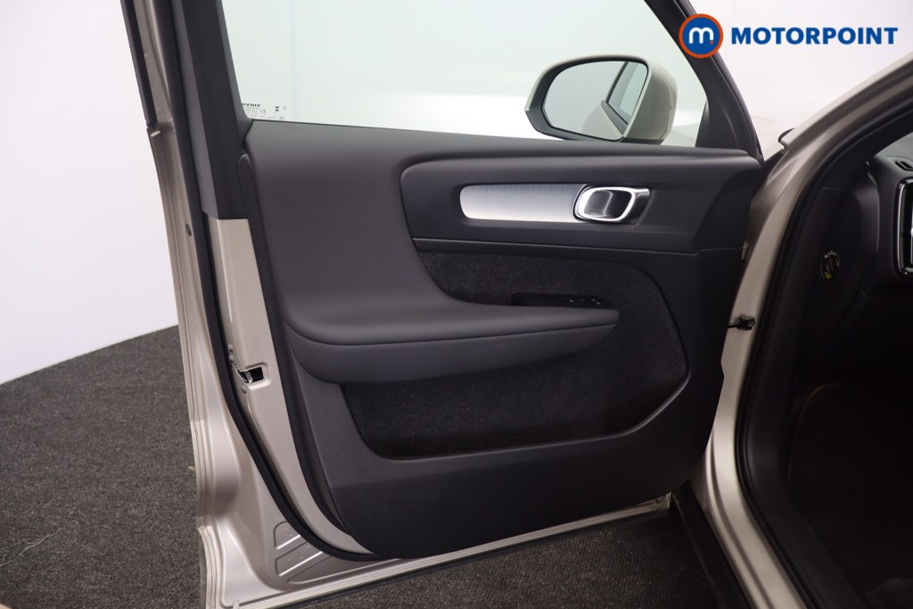 Volvo Xc40 Core Automatic Petrol SUV - Stock Number (1630753) - 30th supplementary image