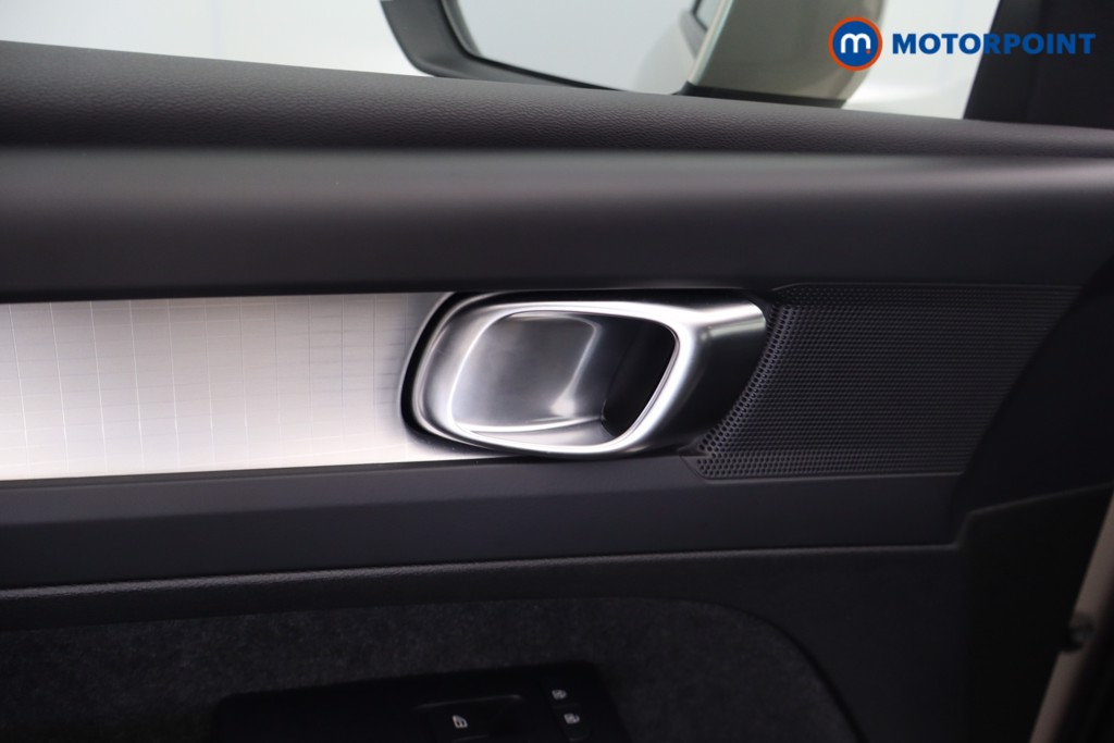Volvo Xc40 Core Automatic Petrol SUV - Stock Number (1630753) - 32nd supplementary image