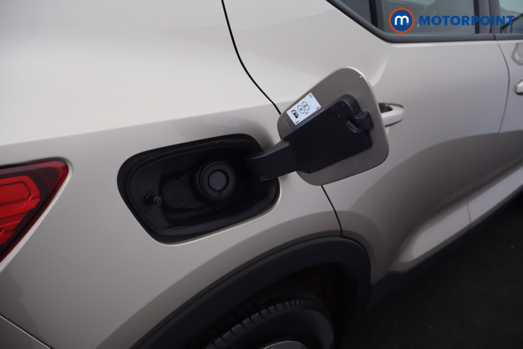 Volvo Xc40 Core Automatic Petrol SUV - Stock Number (1630753) - 43rd supplementary image