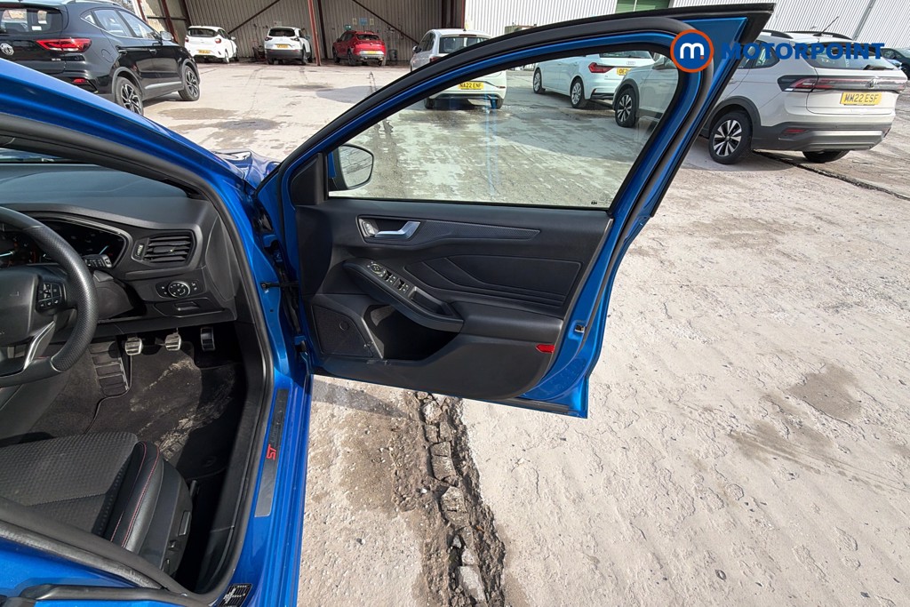 Ford Focus St-Line X Manual Petrol Hatchback - Stock Number (1632641) - 19th supplementary image