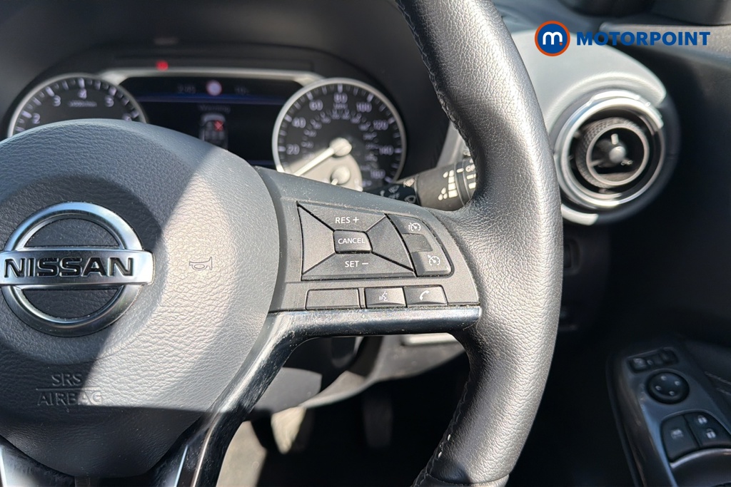 Nissan Juke N-Connecta Manual Petrol SUV - Stock Number (1632757) - 3rd supplementary image