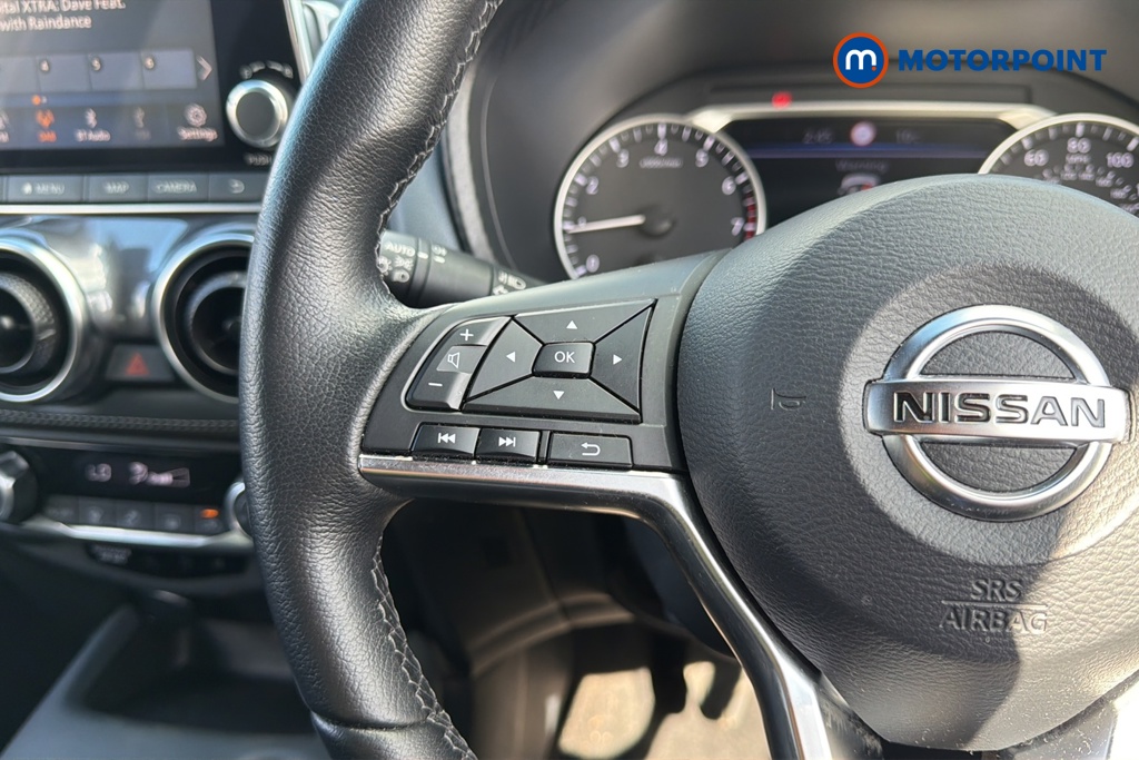 Nissan Juke N-Connecta Manual Petrol SUV - Stock Number (1632757) - 4th supplementary image