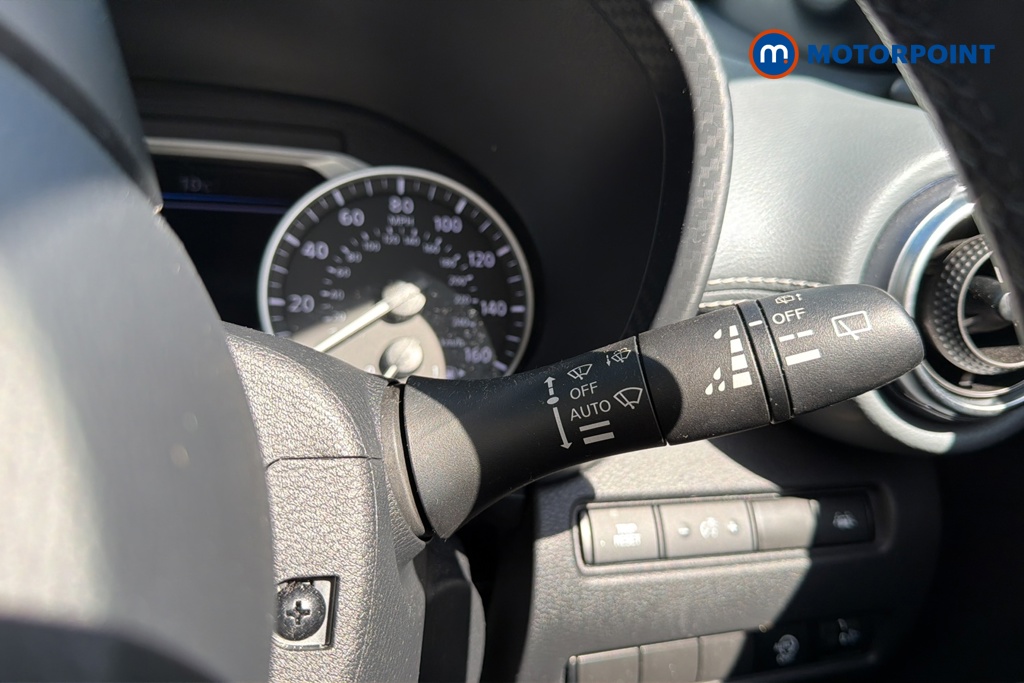 Nissan Juke N-Connecta Manual Petrol SUV - Stock Number (1632757) - 6th supplementary image