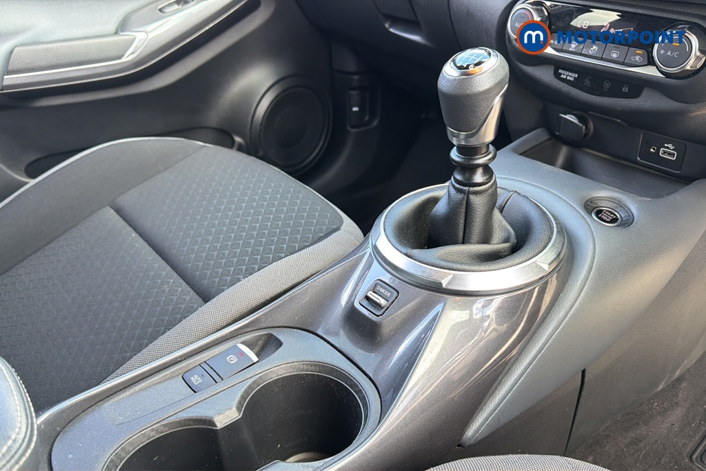 Nissan Juke N-Connecta Manual Petrol SUV - Stock Number (1632757) - 15th supplementary image