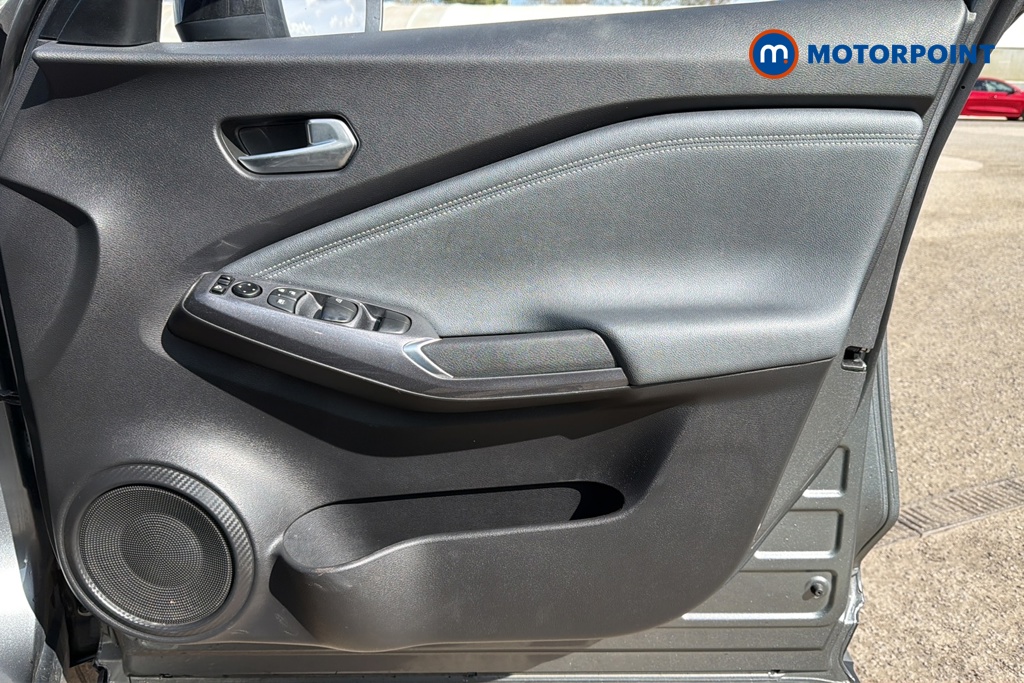 Nissan Juke N-Connecta Manual Petrol SUV - Stock Number (1632757) - 18th supplementary image