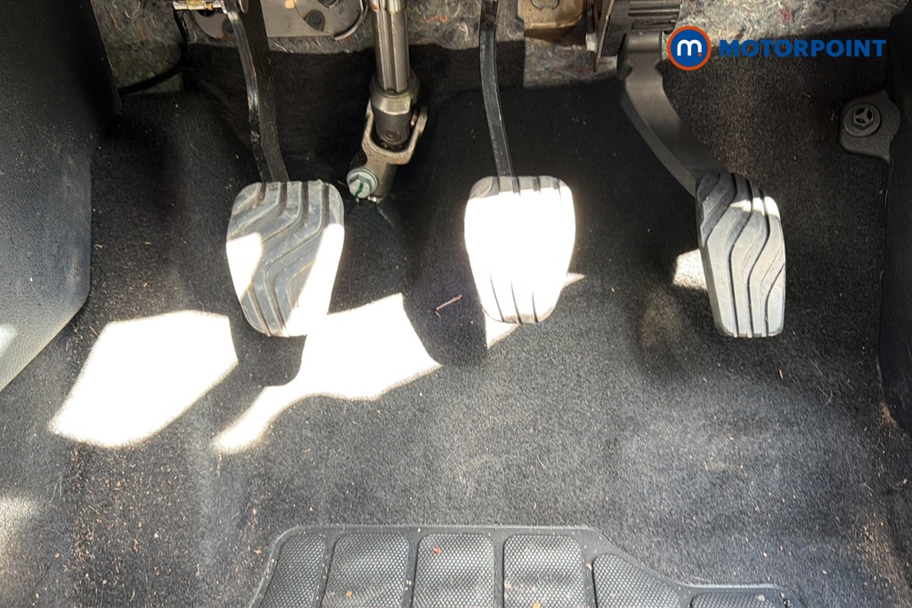 Nissan Juke N-Connecta Manual Petrol SUV - Stock Number (1632757) - 24th supplementary image