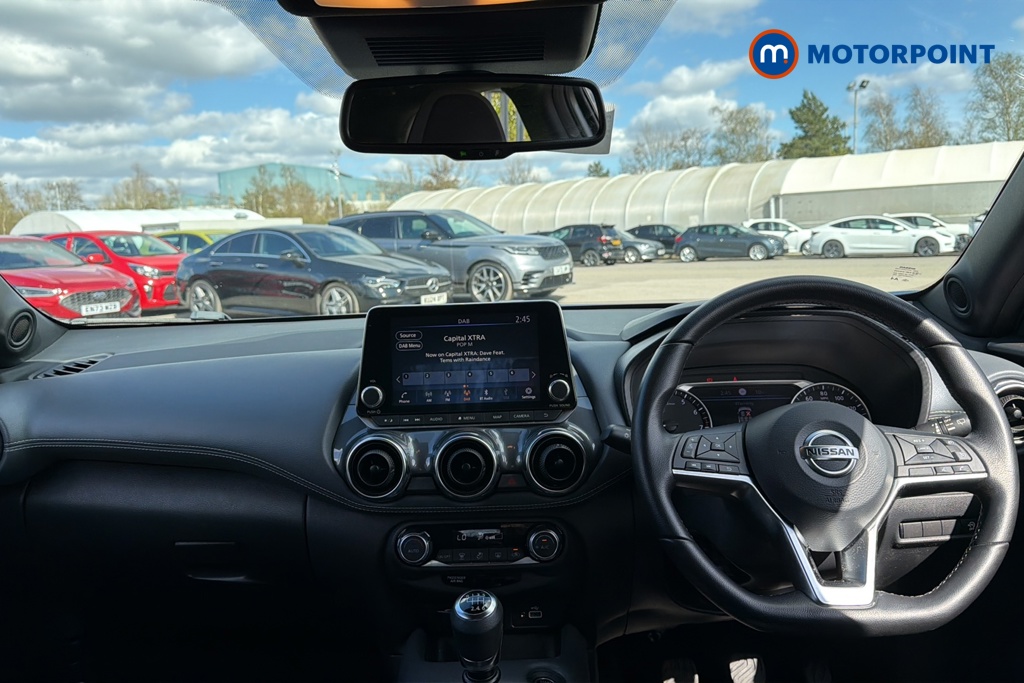 Nissan Juke N-Connecta Manual Petrol SUV - Stock Number (1632757) - 1st supplementary image