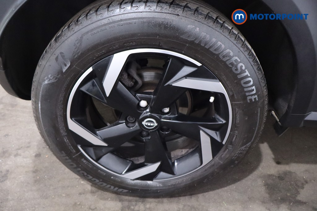 Nissan Juke N-Connecta Automatic Petrol SUV - Stock Number (1634236) - 9th supplementary image