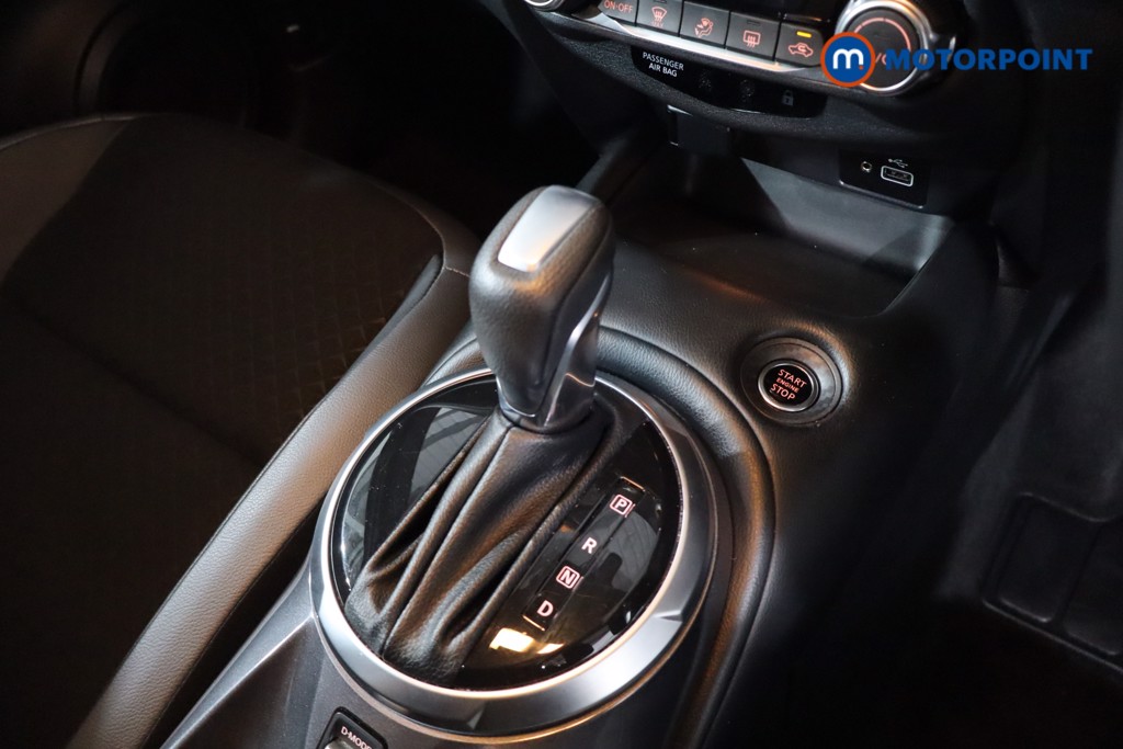 Nissan Juke N-Connecta Automatic Petrol SUV - Stock Number (1634236) - 20th supplementary image