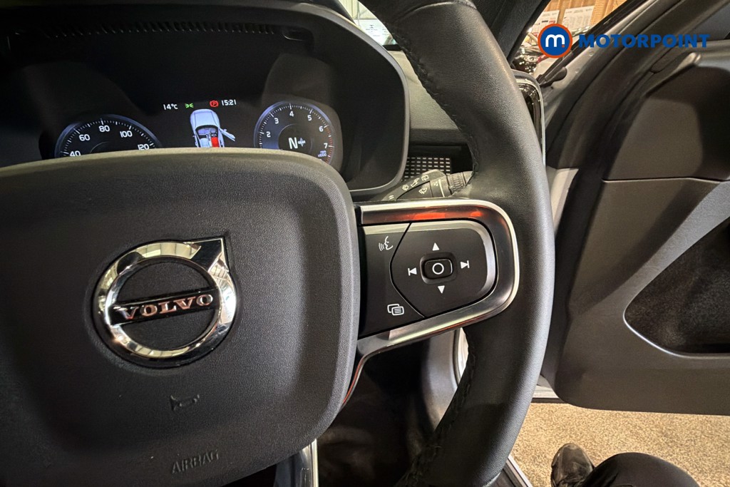 Volvo Xc40 R Design Manual Petrol SUV - Stock Number (1628928) - 4th supplementary image