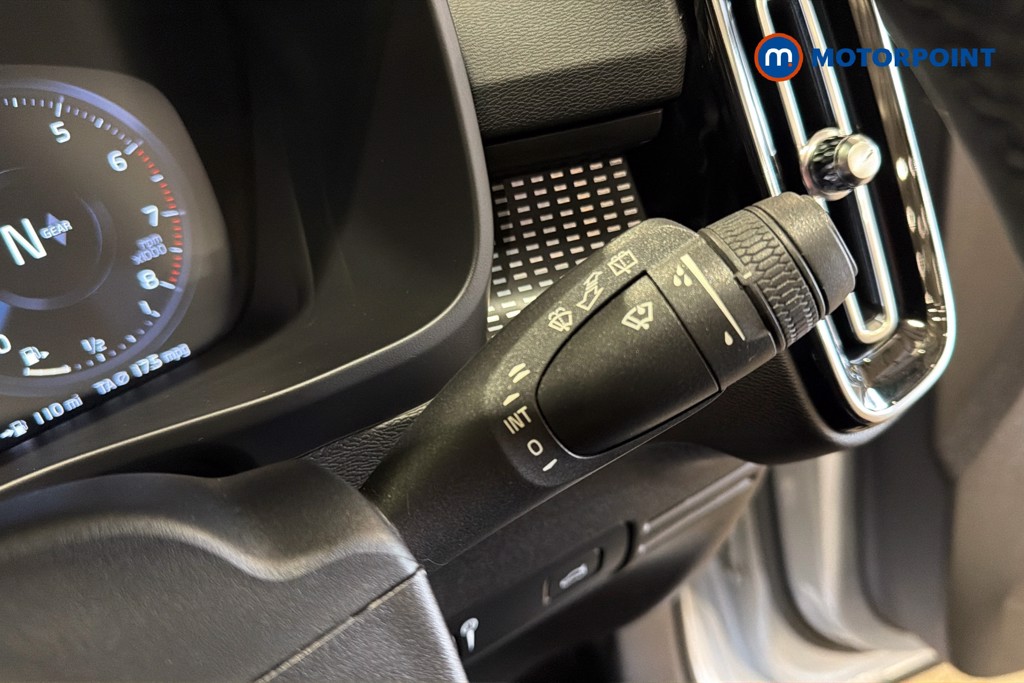 Volvo Xc40 R Design Manual Petrol SUV - Stock Number (1628928) - 7th supplementary image