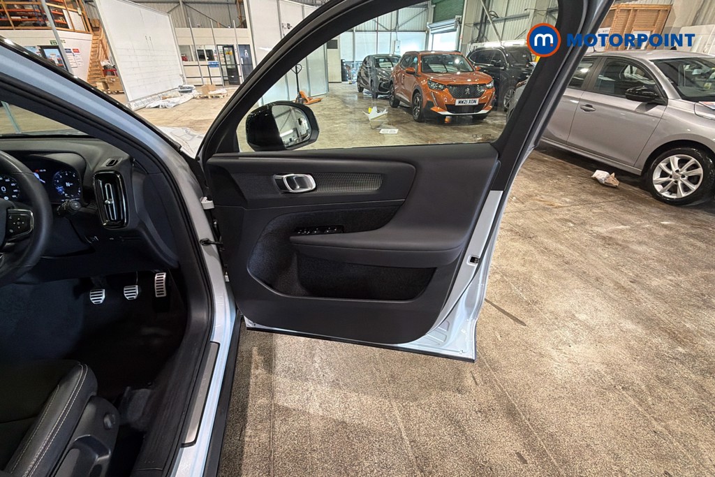 Volvo Xc40 R Design Manual Petrol SUV - Stock Number (1628928) - 19th supplementary image