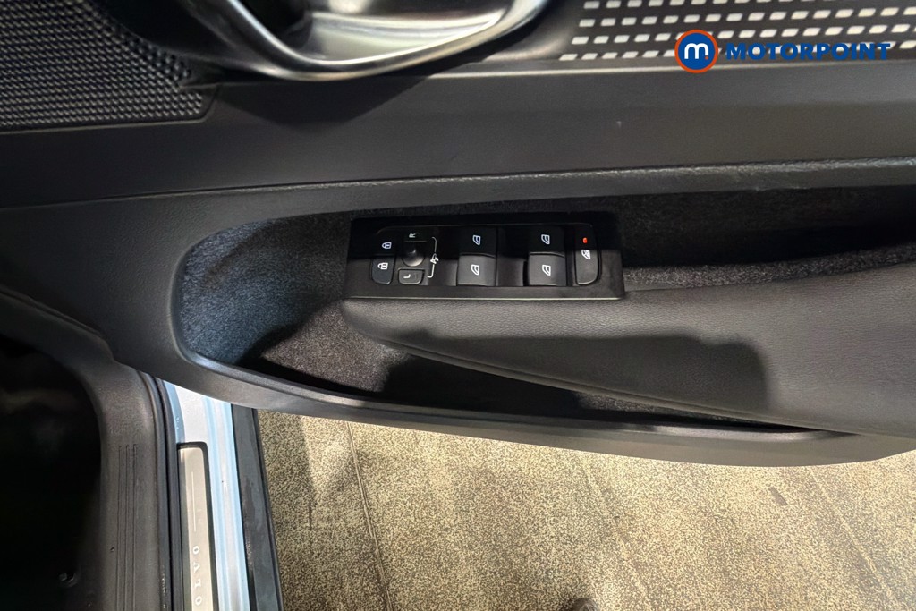 Volvo Xc40 R Design Manual Petrol SUV - Stock Number (1628928) - 20th supplementary image