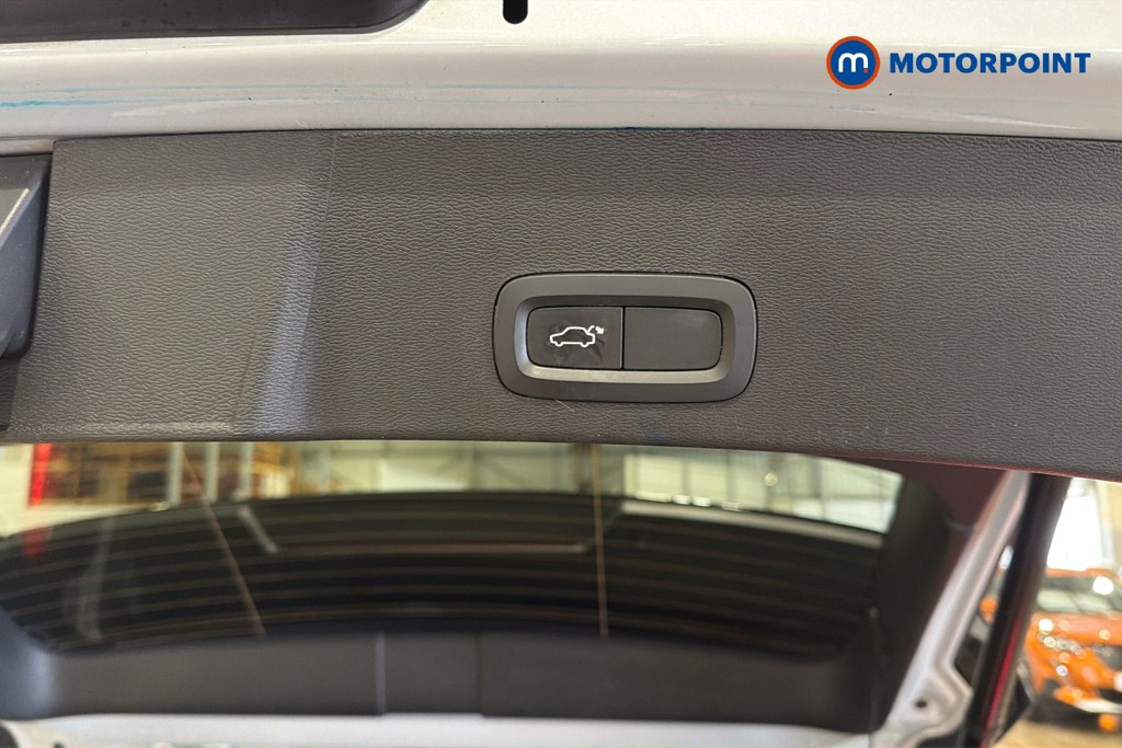 Volvo Xc40 R Design Manual Petrol SUV - Stock Number (1628928) - 35th supplementary image