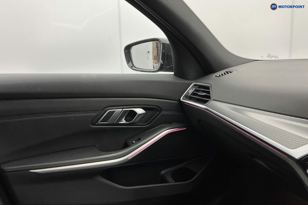 BMW 3 Series M Sport Automatic Petrol Plug-In Hybrid Estate - Stock Number (1630889) - 20th supplementary image