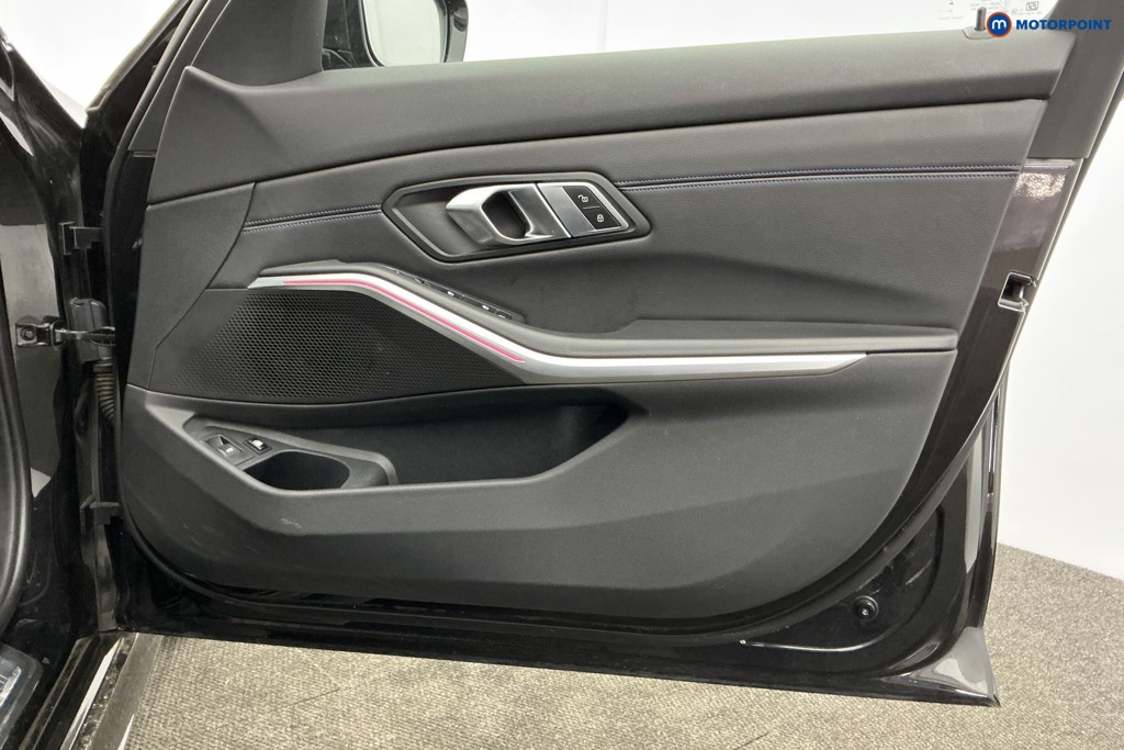 BMW 3 Series M Sport Automatic Petrol Plug-In Hybrid Estate - Stock Number (1630889) - 24th supplementary image
