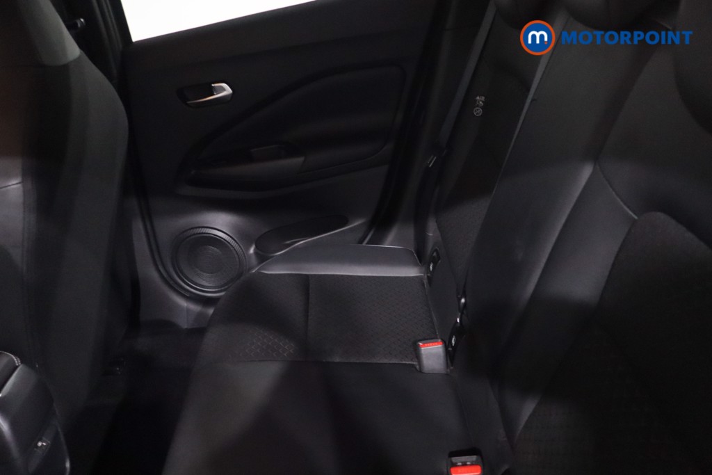 Nissan Juke N-Connecta Automatic Petrol SUV - Stock Number (1631862) - 5th supplementary image