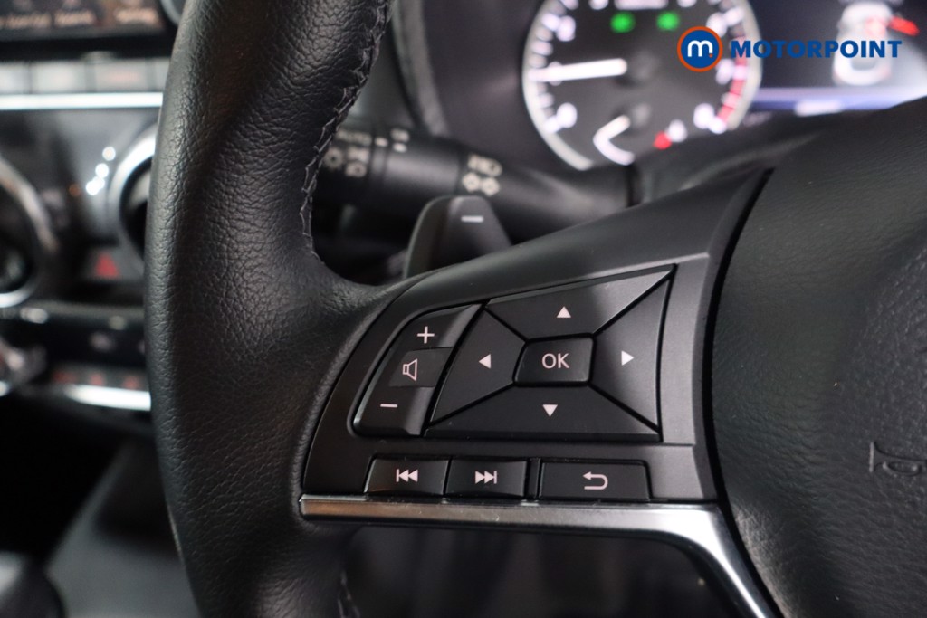 Nissan Juke N-Connecta Automatic Petrol SUV - Stock Number (1631862) - 7th supplementary image