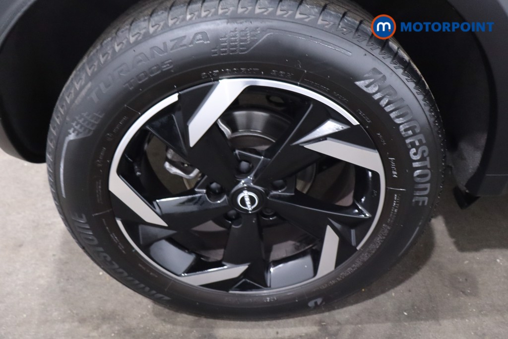 Nissan Juke N-Connecta Automatic Petrol SUV - Stock Number (1631862) - 9th supplementary image