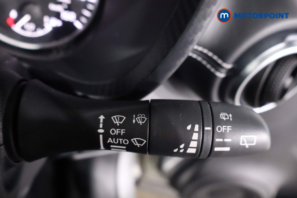 Nissan Juke N-Connecta Automatic Petrol SUV - Stock Number (1631862) - 15th supplementary image