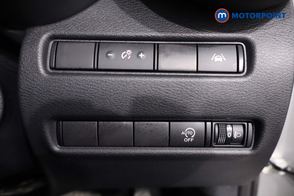 Nissan Juke N-Connecta Automatic Petrol SUV - Stock Number (1631862) - 17th supplementary image