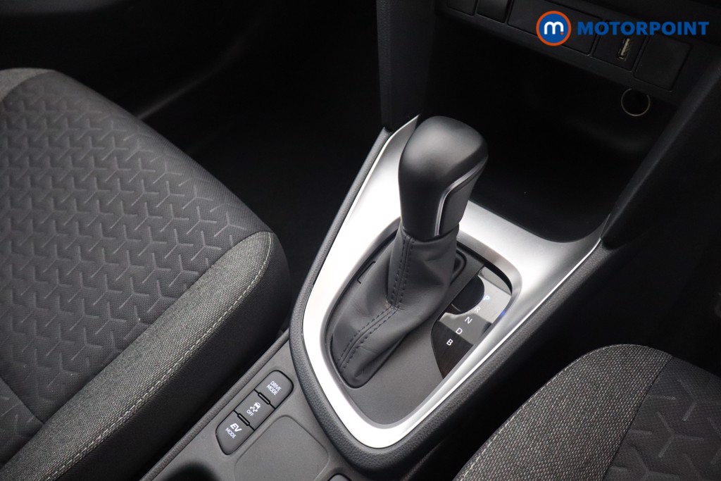 Toyota Yaris Cross Icon Automatic Petrol-Electric Hybrid Estate - Stock Number (1632312) - 4th supplementary image