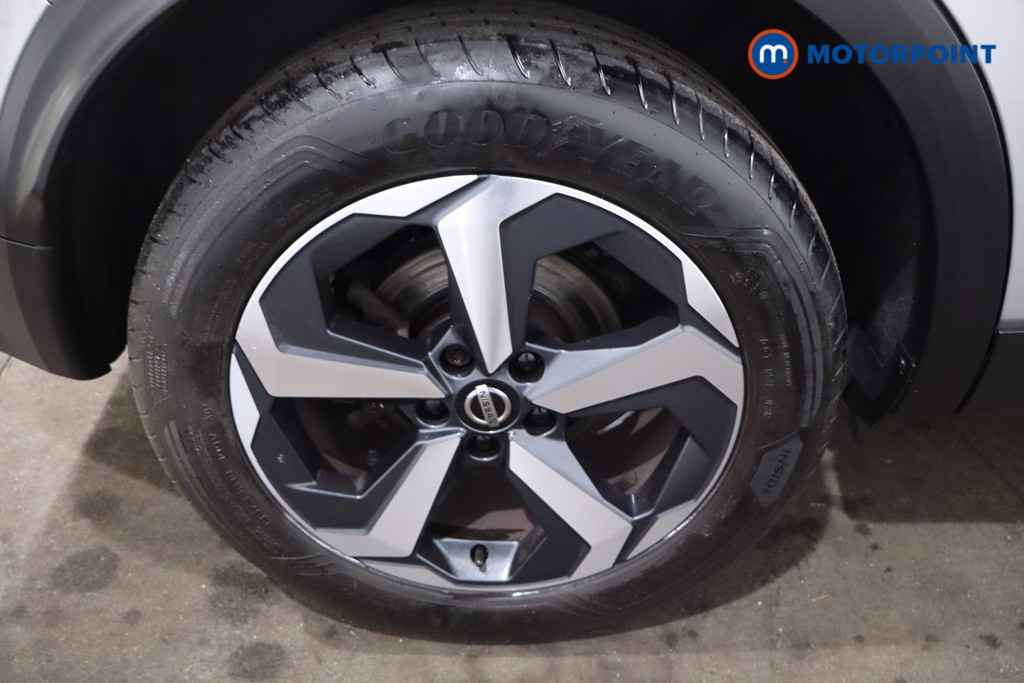 Nissan Qashqai N-Connecta Manual Petrol SUV - Stock Number (1634256) - 9th supplementary image