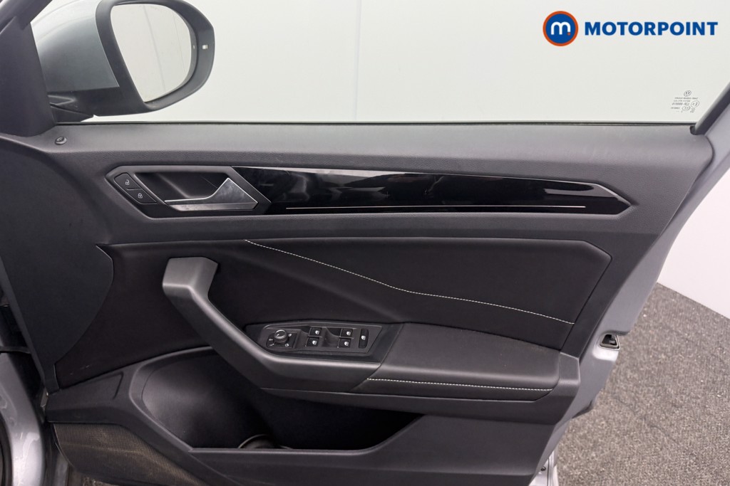 Volkswagen T-Roc R-Line Automatic Petrol SUV - Stock Number (1630933) - 9th supplementary image