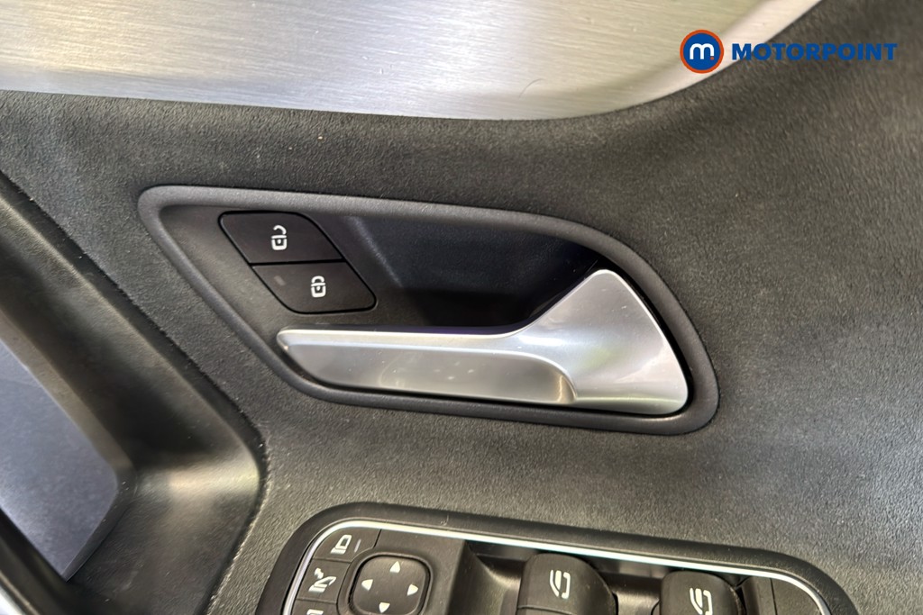 Mercedes-Benz A Class Amg Line Executive Edition Automatic Petrol Hatchback - Stock Number (1625036) - 42nd supplementary image