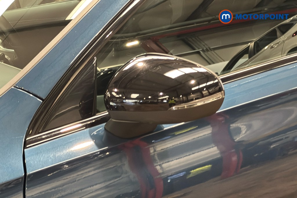 Mercedes-Benz A Class Amg Line Executive Edition Automatic Petrol Hatchback - Stock Number (1625036) - 43rd supplementary image